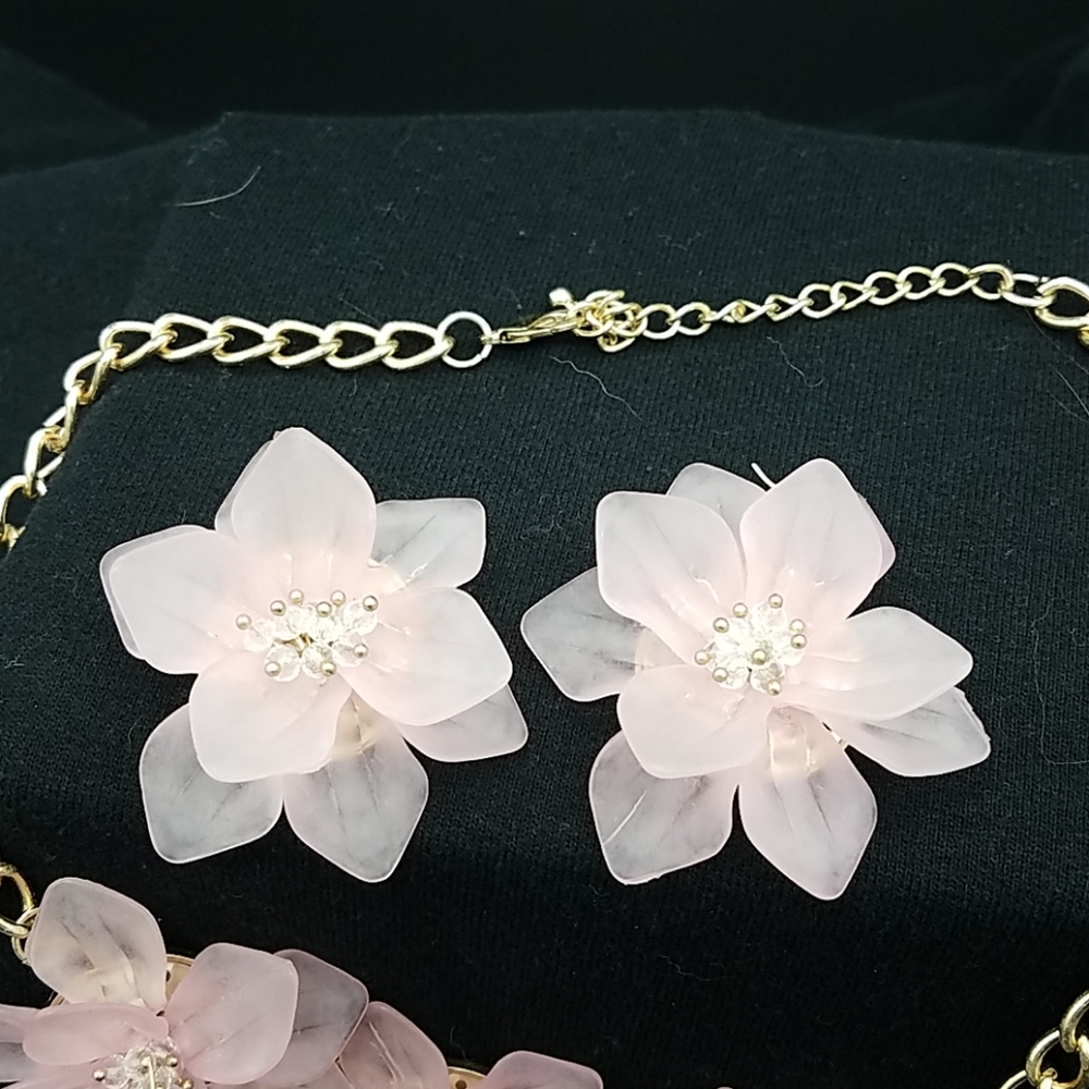 Necklace and Earrings Set - Picture 2 of 3